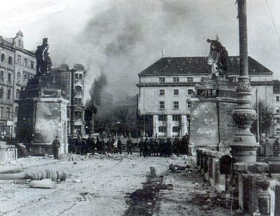 Прага после бомбардировки.