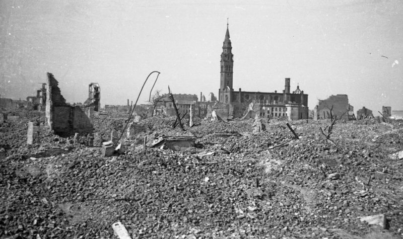 Виды разрушенного Дрездена.