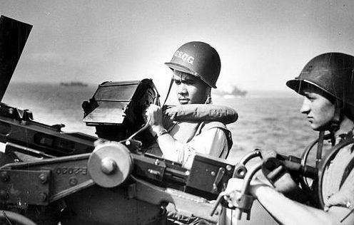 Береговая охрана США в бою. 1943 г. 