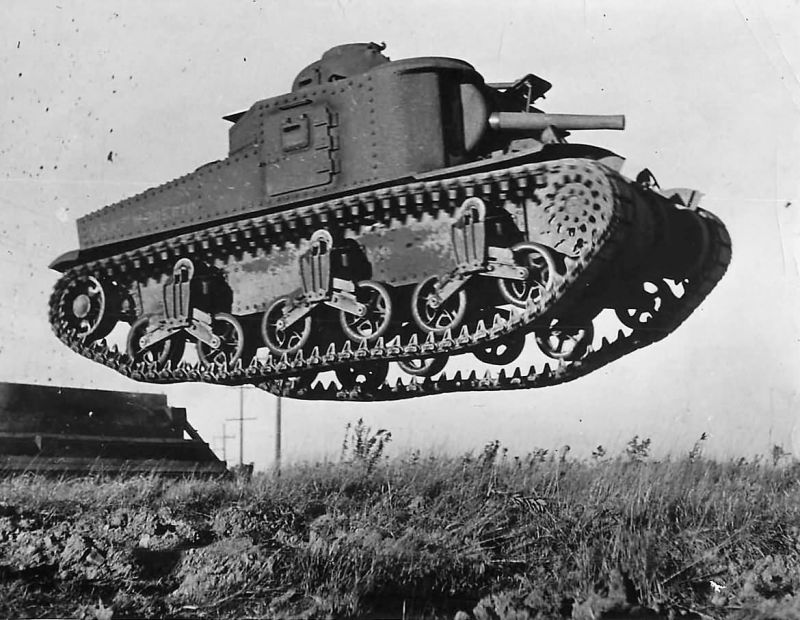 Прототип среднего танка М3 «Ли» на испытаниях на Абердинском полигоне. 1941 г. 