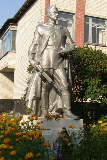 с. Хибаловка Куликовского р-на. Памятник, установленный в 1953 году на братской могиле, в которой похоронено 16 воинов, павших при освобождении села в 1943 году.
