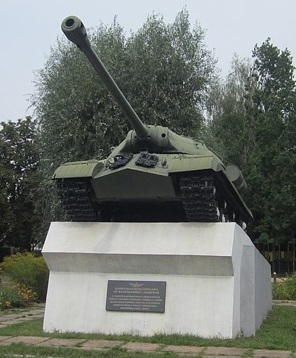 п. Любеч Репкинского р-на. Памятник-танк воинам - освободителям поселка, установленный в 1989 году.