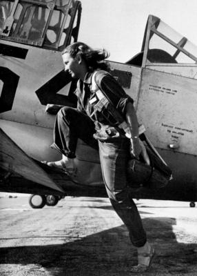 Неопознанный пилот Службы ВВС женщин. 1943 г.