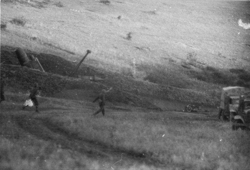 600-мм самоходная мортира «Карл», ведущая обстрел Севастополя. Июнь 1942 г. 