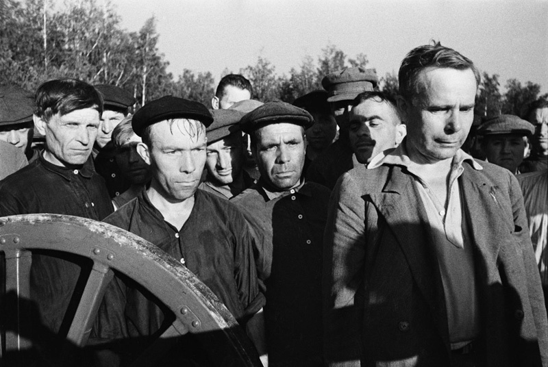 Ополченцы под Москвой на сборах. 1941 г.