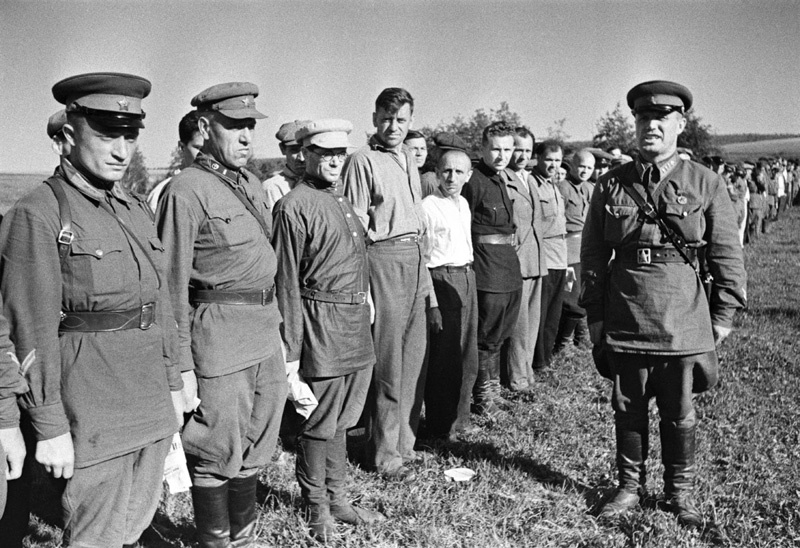 Ополченцы под Москвой на сборах. 1941 г.