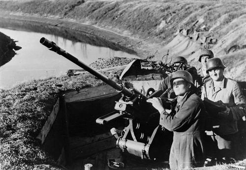 20-мм зенитная батарея, расположенная к юго-востоку от озера Ильмень Новгородской области. Август 1942 г.