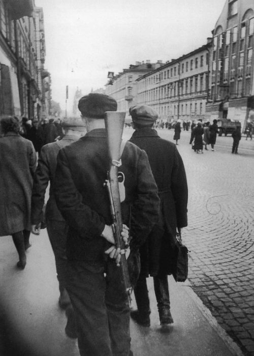 Вооруженный ополченец в Ленинграде. Сентябрь 1941 г.