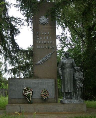 с. Осьмаки Менского р-на. Памятник погибшим односельчанам, установленный в 1969 году.