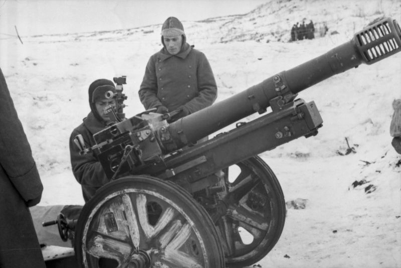 Огневая позиция немецкой 75-мм горной пушки GebG 36 в Лапландии. 1942 г. 