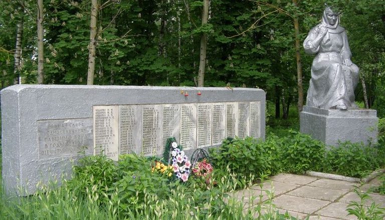 с. Сахновка (Лениновка) Менского р-на. Памятник погибшим односельчанам, установленный в 1974 году.