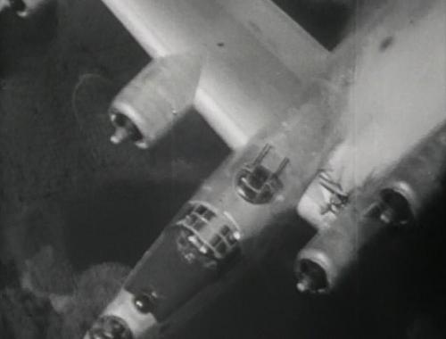 Бомбардировщик B-24 горит и падает. 1944 г. 