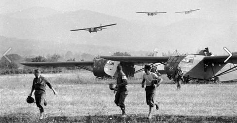 Посадка планеров в Нормандии. 1944 г. 