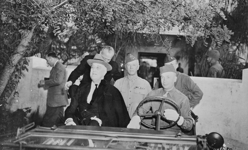 Президент США Ф.Рузвельт на джипе «Виллис» во время визита в Касабланку. Январь 1943 г. 