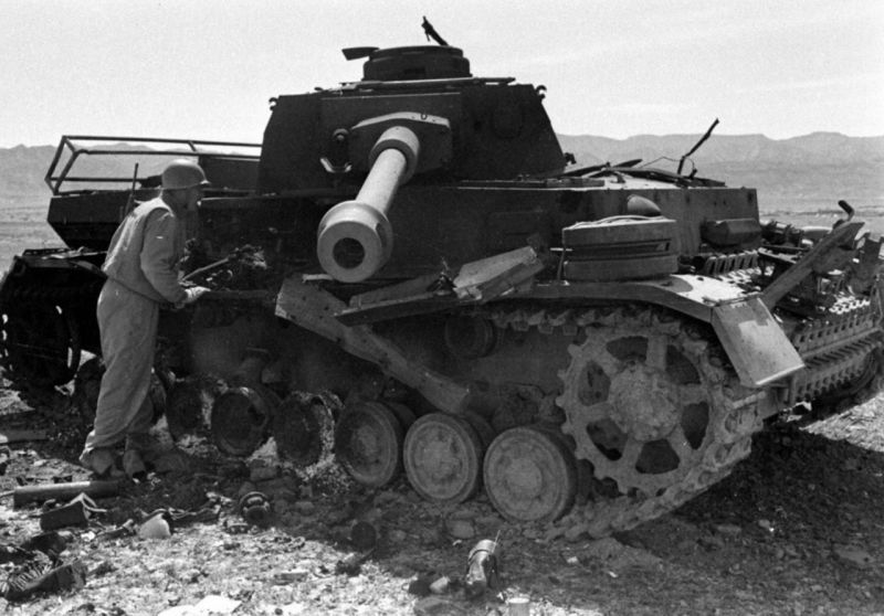 Танки Pz.Kpfw. IV, подбитые в Тунисе. 1943 г. 
