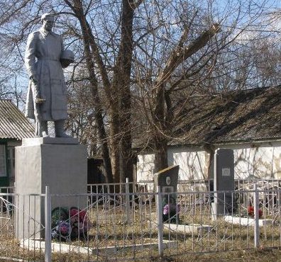с. Великая Дорога Нежинского р-на. Памятник, установленный у братских могил воинов, погибших в боях за село. 