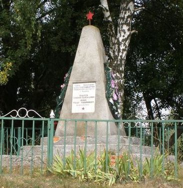 с. Кошовка Черниговского р-на. Братская могила воинов, погибших при освобождении села.