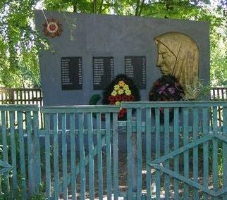 с. Тамаровка Репкинского р-на. Памятный знак погибшим односельчанам, установленный в 1974 года.