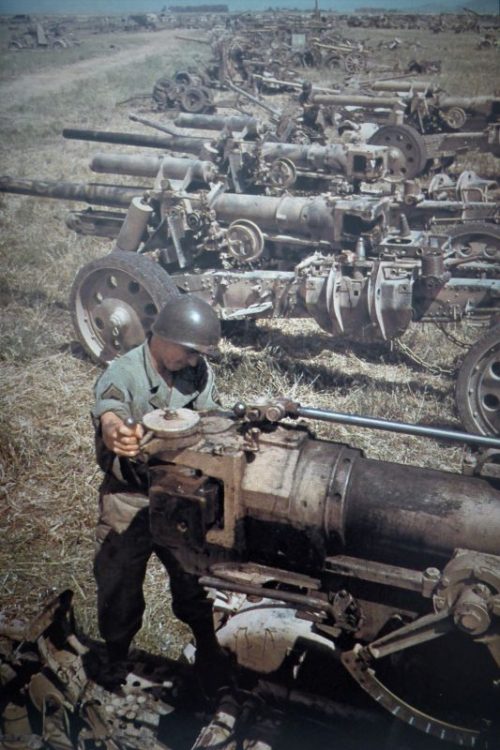 Орудия, захваченные американскими войсками в Тунисе. 1943 г.