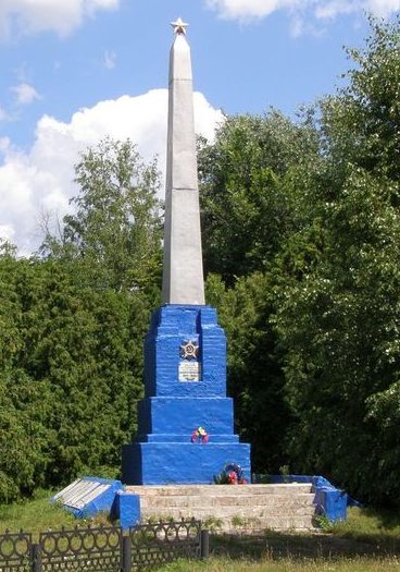 с. Галица Нежинского р-на. Памятник погибшим односельчанам, установленный в 1968 году.
