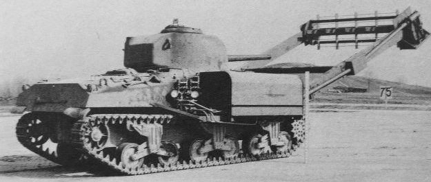 Цепной трал Т-3 с танком M-4A4. 1943 г. 
