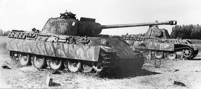 Танки «Пантера» Pz.Kpfw. V Ausf. G, подбитые советскими войсками в Восточной Пруссии. Август 1944 г. 