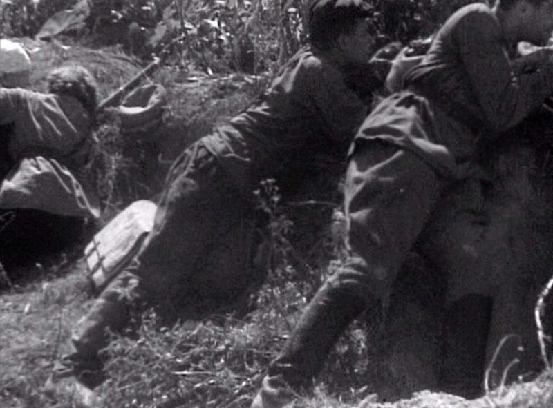 Бойцы киевского ополчения ведут бой. Украина, 1941 г.
