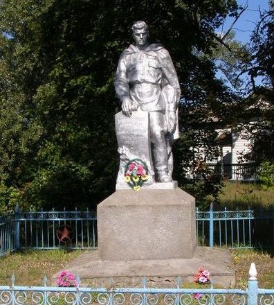 с. Дуболуговка Нежинского р-на. Памятник, установленный в 1957 году на братской могиле воинов, погибших при освобождении села.