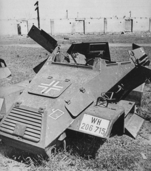 Штабной бронеавтомобиль Sd.Kfz.247 Ausf.A, разбитый у Днепропетровска. 1944 г.