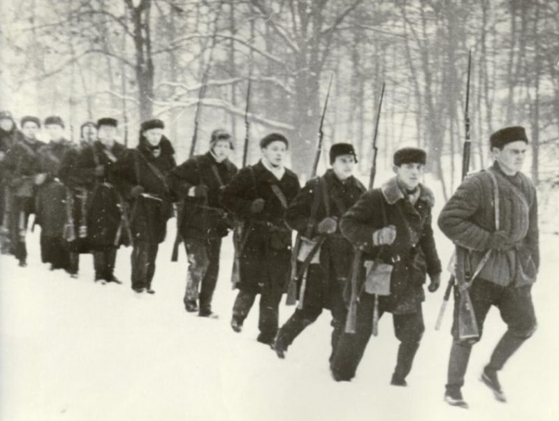 Ополченцы военно-учебного пункта Петроградского района готовятся к боям. 1941 г.