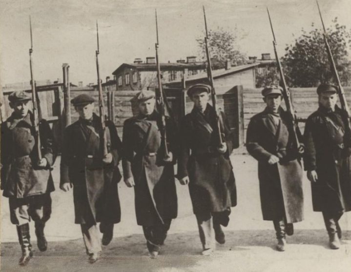 Бойцы вооруженного отряда Москворецкого района. 1941 г. 