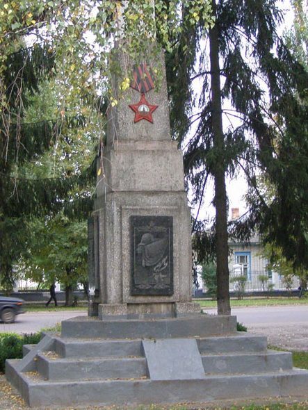г. Нежин. Памятник работникам завода «Нежинсельмаш», погибшим в годы войны.