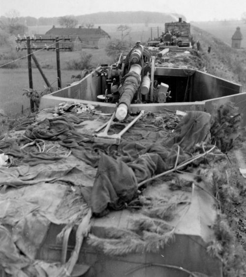 Бронепоезд, захваченный американскими войсками. 1945 г.