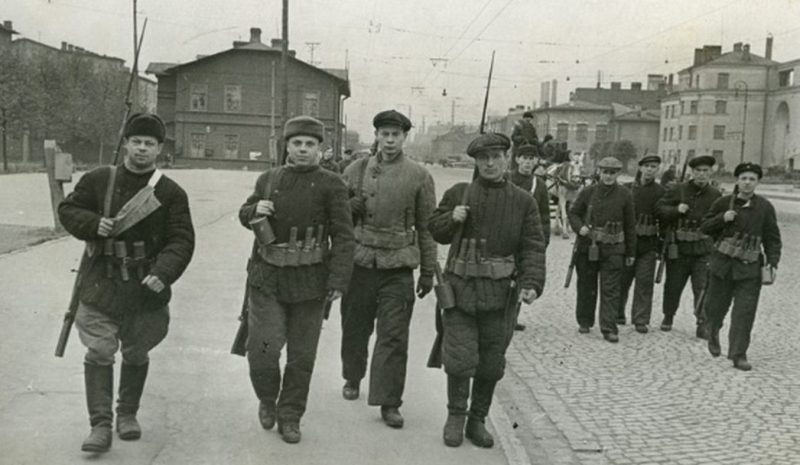 Ополченцы на Невском проспекте. 1942 г.