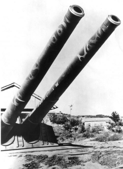 Двухорудийная береговая башенная установка 340-мм орудий на мысе Сепет в районе Тулона. Франция, 1944 г.