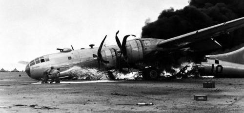 Аварийная посадка В-29 на Иводзиме. Июль 1945 г.