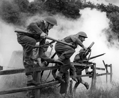 Польские солдаты на тренировке в Англии. 1944 г.