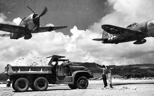 Истребители P-47D на острове Сайпан. 1945 г. 