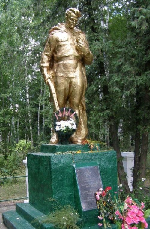 с. Яхновка Нежинского р-на. Братская могила воинов, погибших при освобождении села.