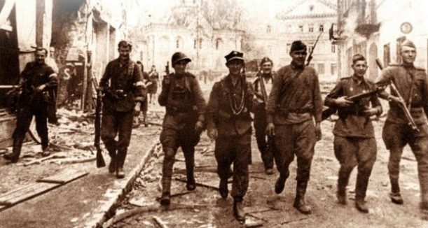 Советско-польский патруль в Вильнюсе. Июль 1944 г.