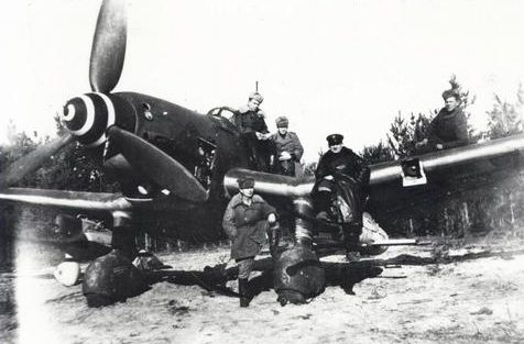 Junkers «Ju 87G-2», захваченный польскими войсками в районе аэродрома Пила. Апрель 1945 г.