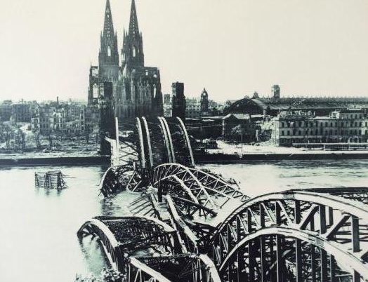 Разрушенный Кёльнский мост.
