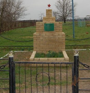 х. Всадник Александровского р-на. Братская могила советских воинов, погибших в годы войны. 