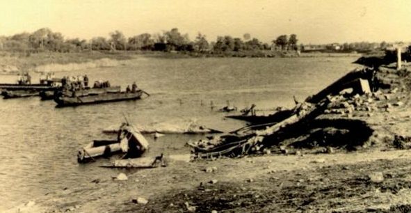 Руины моста, подорванного саперами РККА при отступлении. Октябрь 1941 г. 