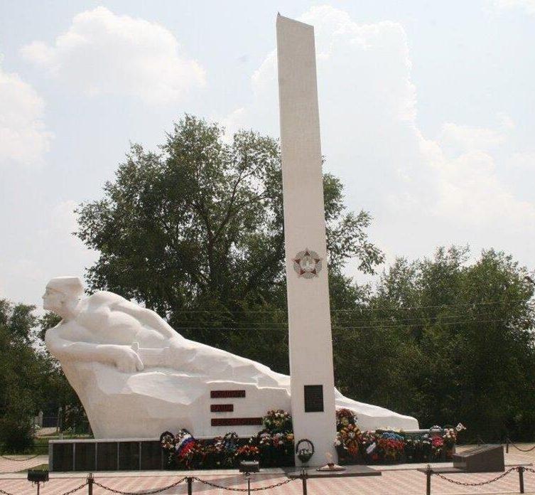 с. Левокумское. Памятник воинам-односельчанам, погибшим в годы войны.