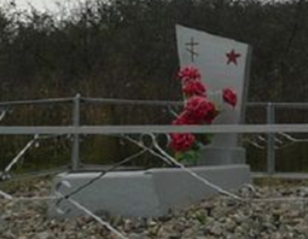 п. Присадовый Новоалександровского р-на. Могила младшего лейтенанта и 2 советских воинов, погибших в январе 1943 года.