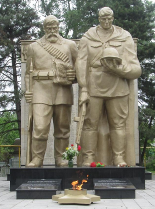 с. Отказное Советского р-на. Памятник односельчанам, погибшим в годы войны.