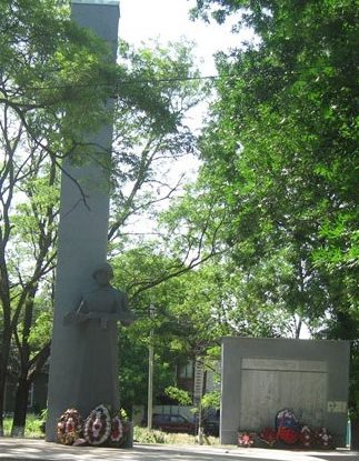 с. Тугулук Грачёвского р-на. Памятник воинам-односельчанам, погибшим в годы войны.