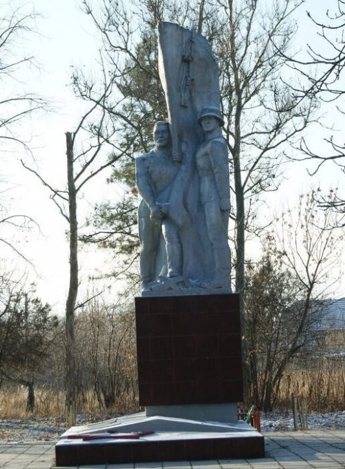 с. Надзорное Кочубеевского р-на. Памятник погибшим воинам в годы войны.