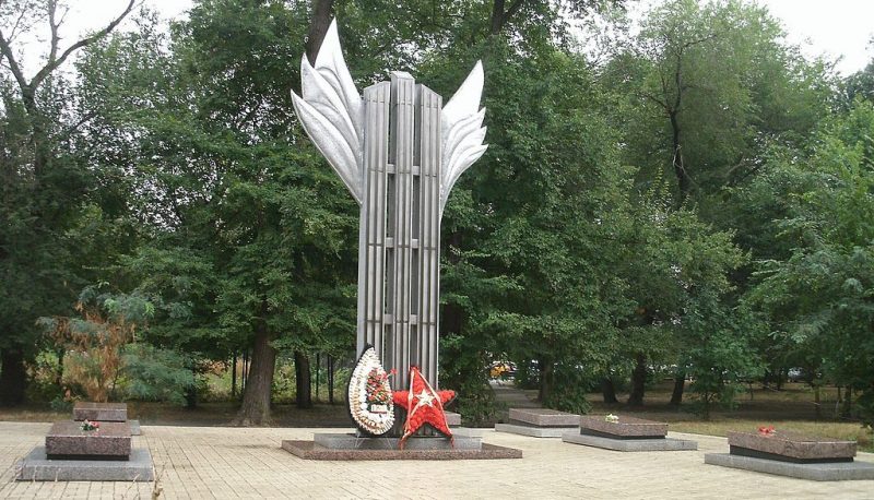 г. Невинномысск. Братская могила советских воинов, умерших от ран в госпиталях в годы войны.